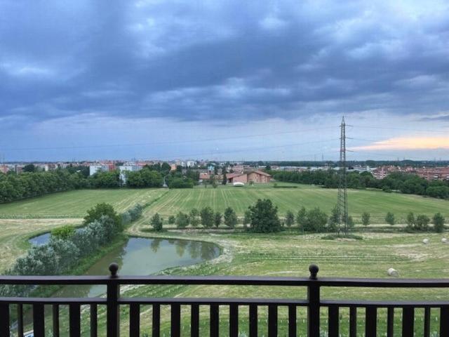 Beslan360 Hotell San Giuliano Milanese Exteriör bild
